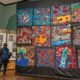 exposición 'Caminos — Una muestra de textiles coloridos representa la conexión con el agua y la vida de las comunidades del Darién en el Museo Nacional. Foto de: Camila Morales