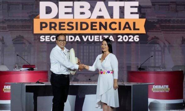 Keiko Fujimori — Imagen de la cobertura sobre Reproches y promesas dominan debate presidencial en Perú - Yahoo. Foto de: Martin Mejia/AP Photo/picture alliance