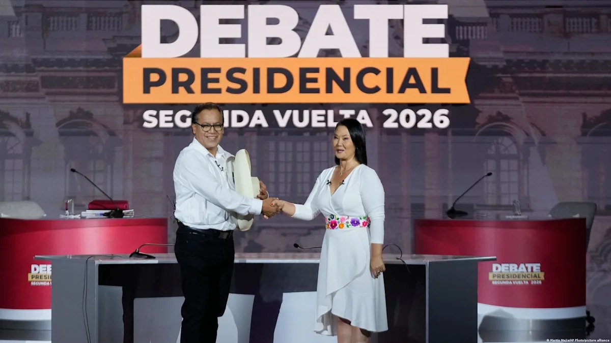 Keiko Fujimori — Imagen de la cobertura sobre Reproches y promesas dominan debate presidencial en Perú - Yahoo. Foto de: Martin Mejia/AP Photo/picture alliance