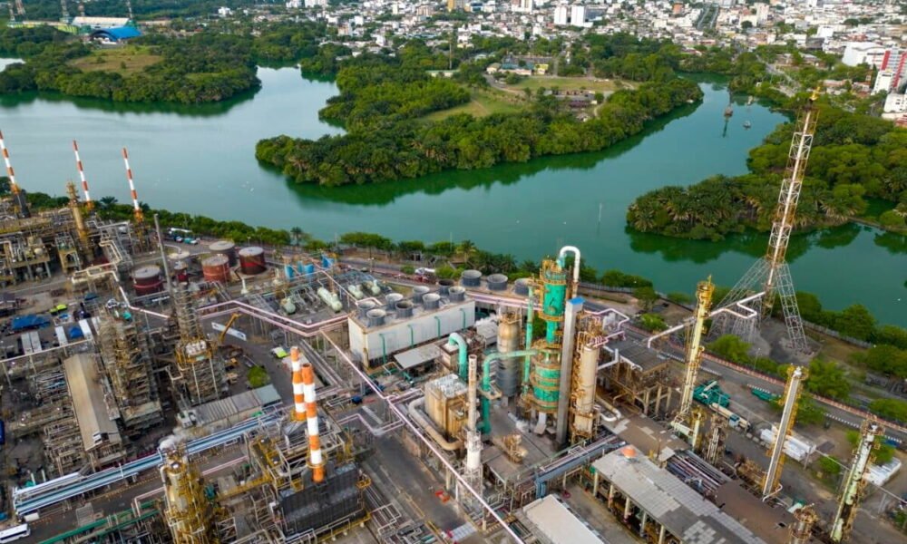 Magdalena Medio — La imagen muestra infraestructura petrolera en Colombia, reflejando el contexto de supuestos incumplimientos ambientales de Ecopetrol. Foto de: Earthworks -EIA