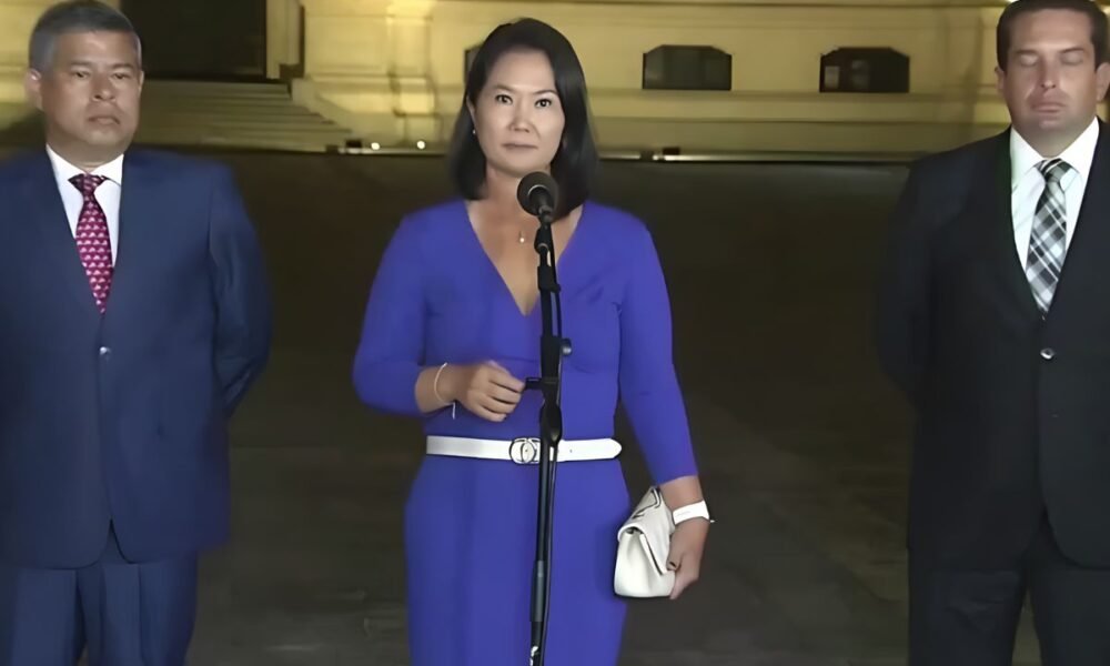 Keiko Fujimori se dirige a una audiencia en un evento oficial relacionado con su candidatura presidencial. Foto de: news.google.com