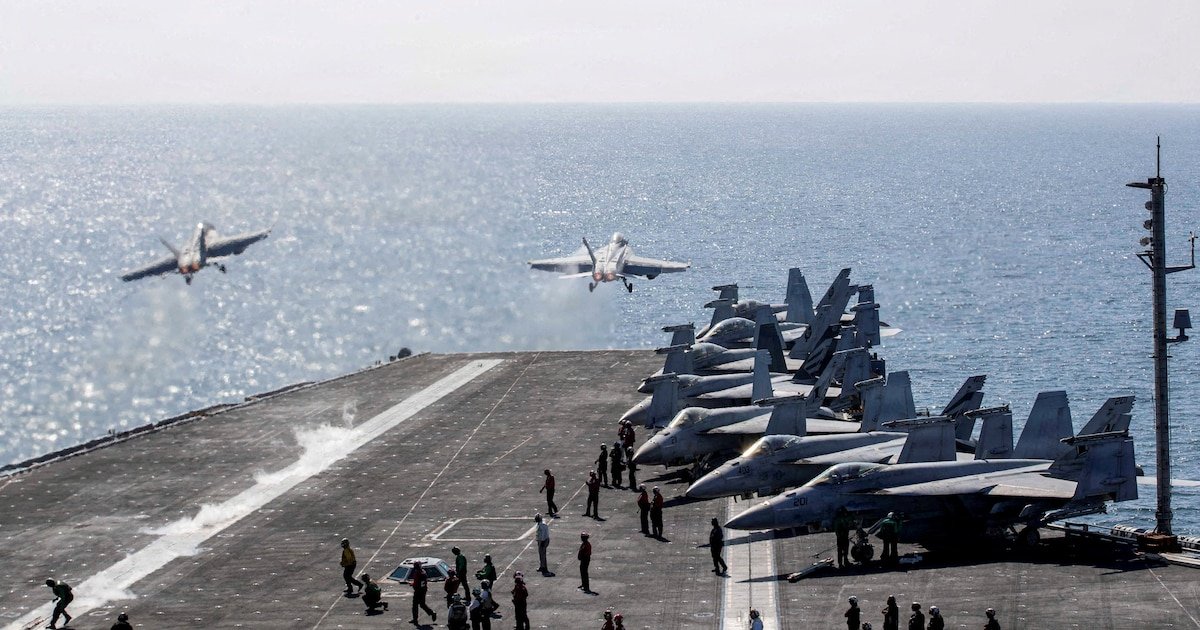 Estados Unidos — Aviones de combate estadounidenses operan en el mar tras los ataques a instalaciones militares iraníes en la región del Estrecho de Ormuz. Foto de: news.google.com