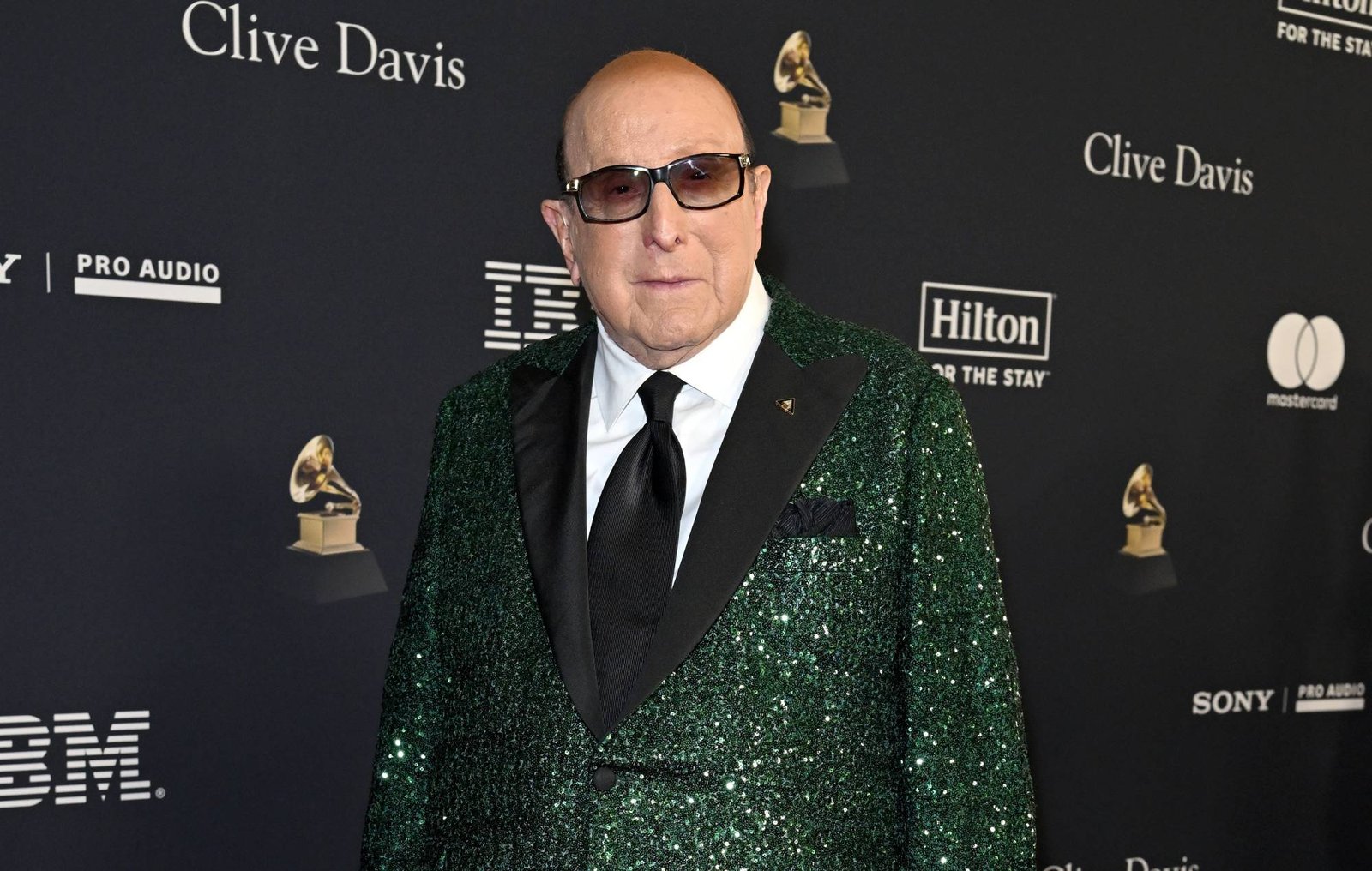 Clive Davis, — El magnate de la música Clive Davis es recordado tras su fallecimiento a los 94 años. Foto de: Axelle/Bauer-Griffin/FilmMagic