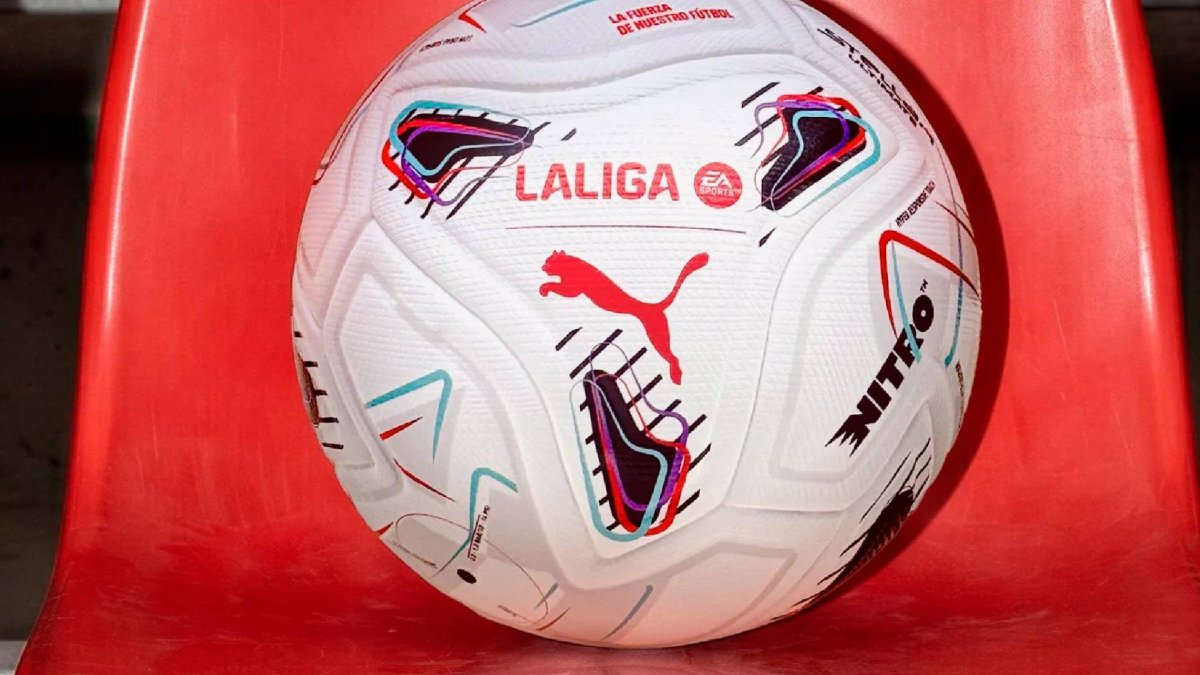 Federación Española — Un balón de fútbol con el logo de LaLiga simboliza la preparación para la nueva temporada 2026-2027. Foto de: Marca