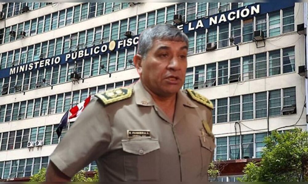 ocho años — El general de la Policía Nacional del Perú, Víctor Zanabria, frente a las oficinas del Ministerio Público. Foto de: La República