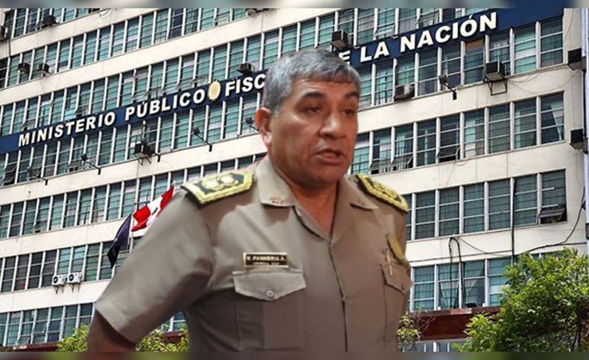 ocho años — El general de la Policía Nacional del Perú, Víctor Zanabria, frente a las oficinas del Ministerio Público. Foto de: La República