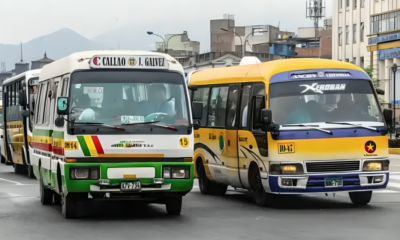 Lima Callao — Dos buses de transporte público, uno de Callao y otro de Xeroban, circulan por una calle de Lima, en el contexto de subsidios al transporte. Foto de: Perú21