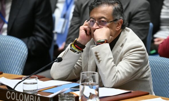 Petro Colombia — Imagen de la cobertura sobre Suspenden temporalmente a Petro como presidente de Colombia hasta después de ele. Foto de: Telemundo