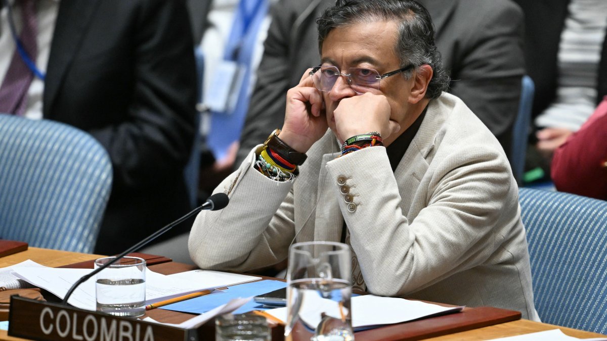 Petro Colombia — Imagen de la cobertura sobre Suspenden temporalmente a Petro como presidente de Colombia hasta después de ele. Foto de: Telemundo