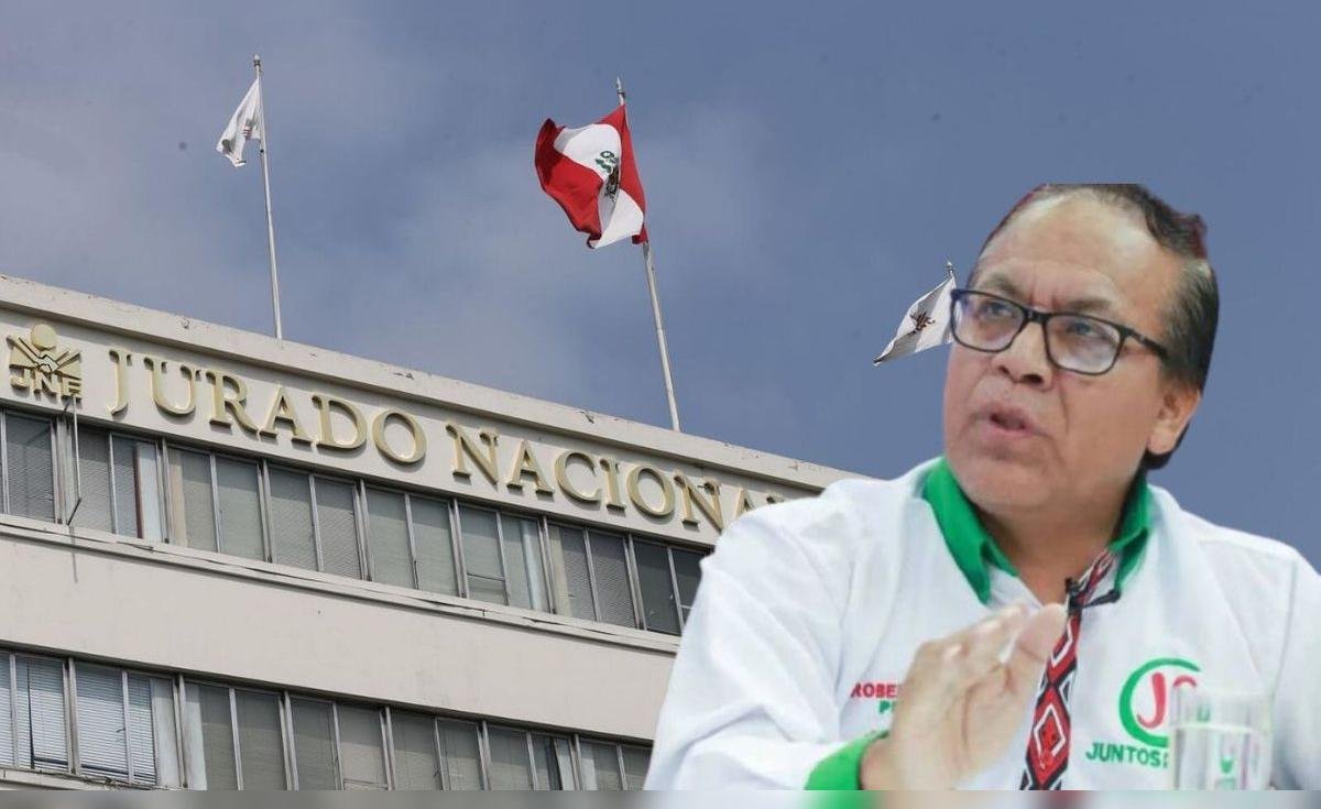 cronograma electoral — El representante de la organización Juntos por el Perú habla ante las instalaciones del Jurado Nacional de Elecciones. Foto de: La República