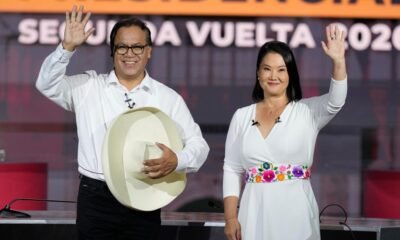 Keiko Fujimori aventaja — La candidata presidencial Keiko Fujimori aparece en una imagen que acompaña la noticia sobre el escrutinio del balotaje en Perú. Foto de: Guadalupe Pardo / Ap Photo/guadalupe Pardo