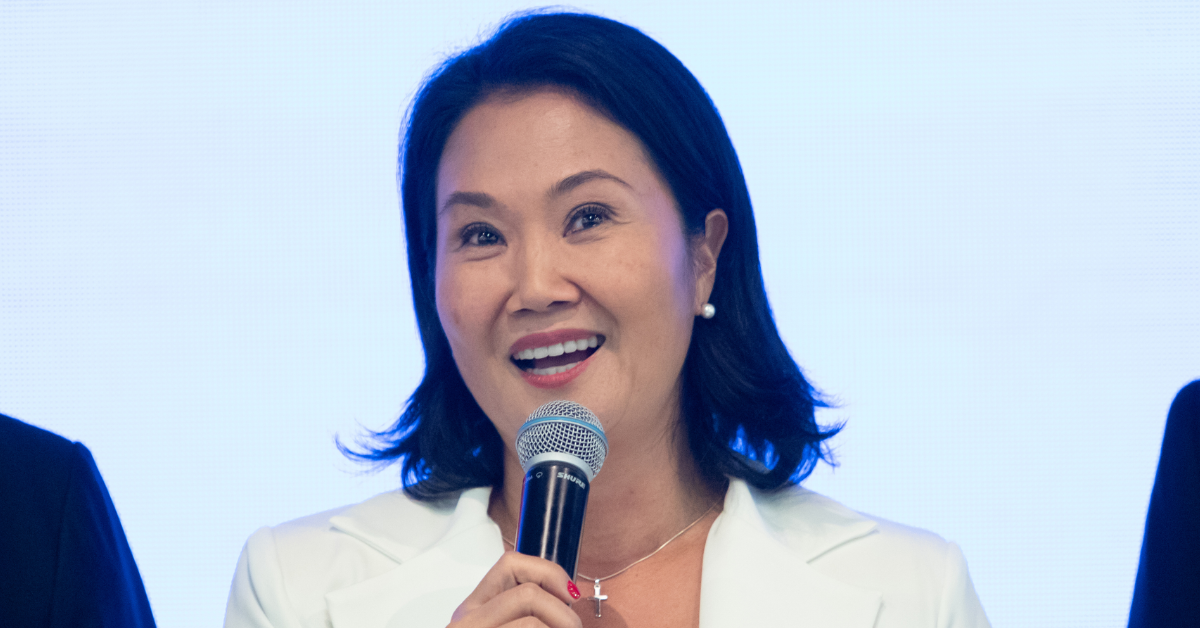 Keiko Fujimori se expresa ante los medios tras conocerse los resultados de la ONPE al 100%. Foto de: Exitosa Noticias