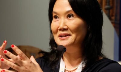 Roberto Sánchez — Una mujer habla durante un evento relacionado con el proceso electoral en Perú. Foto de: Telemundo