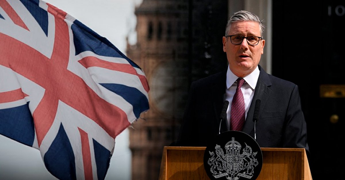 Partido Laborista — El primer ministro británico Keir Starmer habla ante una multitud mientras la bandera del Reino Unido ondea en el fondo. Foto de: Exitosa Noticias