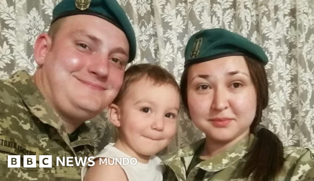 Harry Potter — El soldado ucraniano Oleksandr Ivanov posa con su esposa y su hijo en una fotografía familiar. Foto de: Oleksandr Ivanov's Instagram