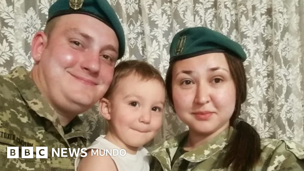 Harry Potter — El soldado ucraniano Oleksandr Ivanov posa con su esposa y su hijo en una fotografía familiar. Foto de: Oleksandr Ivanov's Instagram