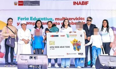 Edith Pariona — Autoridades y representantes de INABIF presentan una tarjeta de beneficios para los hijos de víctimas de violencia en Perú. Foto de: El Peruano