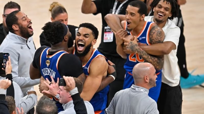 campeones New York Knicks — Los jugadores de los New York Knicks celebran su campeonato de la NBA tras una remontada histórica que rompe una sequía de 53 años. Foto de: news.google.com