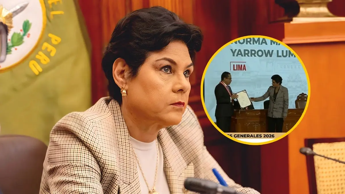 Norma Yarrow durante el acto en el que recibió su credencial ante el presidente del JNE. Foto de: El Búho