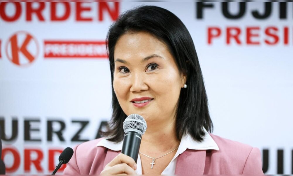 Roberto Sánchez — La política peruana Keiko Fujimori durante una conferencia de prensa tras ser declarada ganadora en las elecciones presidenciales. Foto de: La República