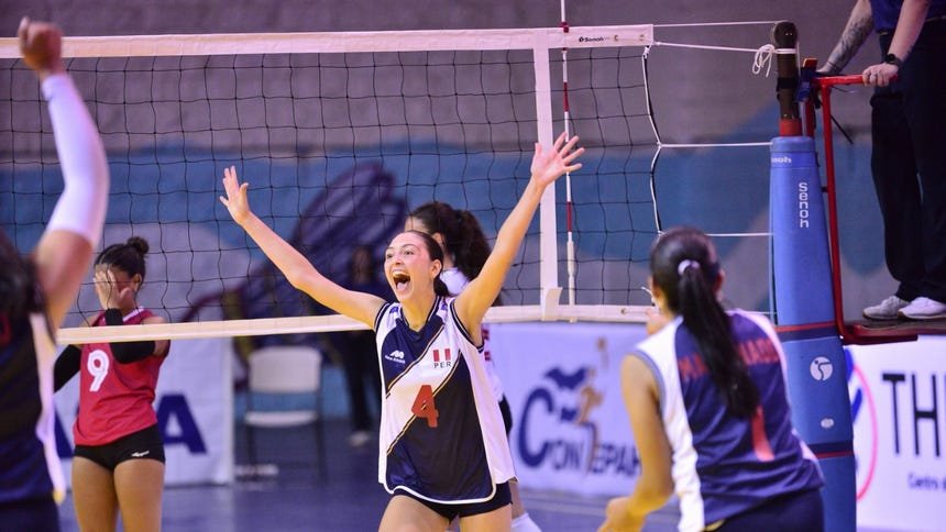 Las jugadoras peruanas celebran en la cancha tras asegurar el tercer puesto en la Copa Panamericana de Vóley Sub 17. Foto de: Norceca