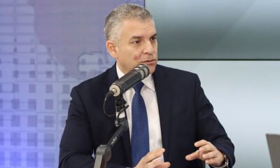 Rafael Vela Barba fiscal — El fiscal Rafael Vela habla ante los medios sobre su situación laboral y sus aspiraciones políticas. Foto de: Exitosa Noticias