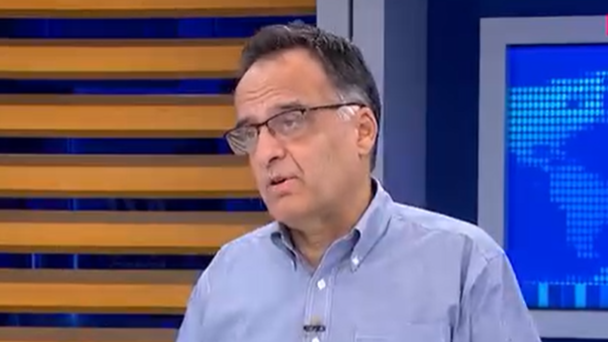 economía global — Francisco Belaunde analiza la situación del estrecho de Ormuz durante una entrevista televisiva. Foto de: Perú21