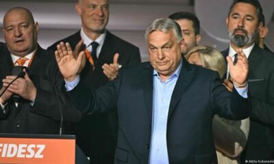 Los miembros del partido Fidesz acompañan a Viktor Orbán en un evento relacionado con su reelección como presidente. Foto de: Attila Kisbenedek/AFP