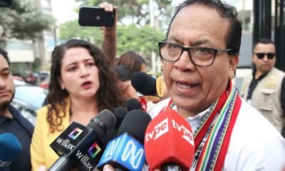 recurso legal — Roberto Sánchez habla ante una multitud de periodistas sobre el recurso impugnatorio de votos en las elecciones de 2026. Foto de: El Peruano