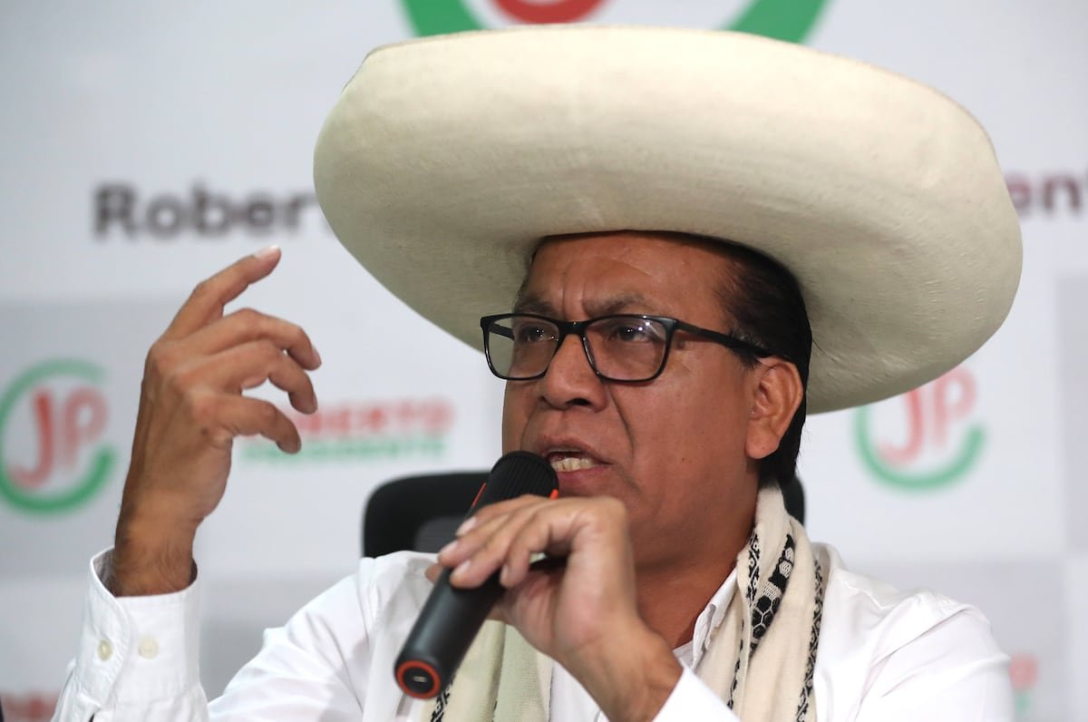 Roberto Sánchez habla en una rueda de prensa en Lima para denunciar presunto fraude en las elecciones presidenciales de Perú. Foto de: Paolo Aguilar (EFE