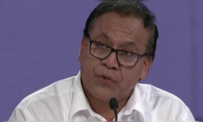 reforma tributaria — Roberto Sánchez habla en un evento, atribuyendo una victoria "por walkover" a su equipo técnico. Foto de: La República