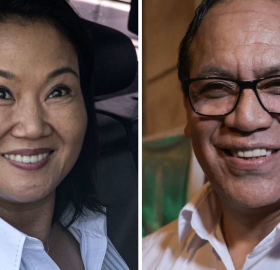 Roberto Sánchez, candidato de Juntos por el Perú, se encuentra en un evento de campaña en Lima, destacando su participación en la actual contienda electoral peruana. Foto de: Connie France/AFP via Getty Images