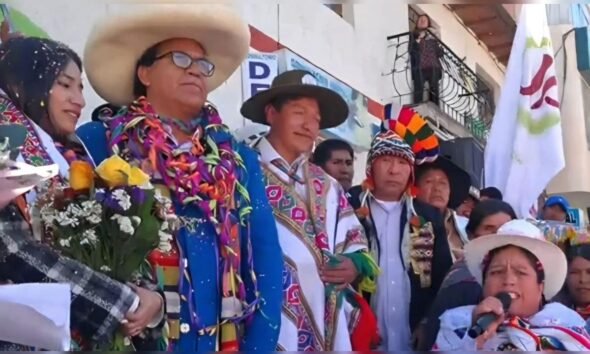 Roberto Sánchez — Representantes y simpatizantes de la agrupación política recorren las calles de Cusco durante el periodo de protestas por los resultados electorales. Foto de: La República