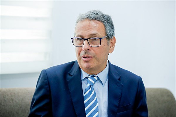 mejoras normativas — Un funcionario de la Sunarp durante una presentación sobre el uso de inteligencia artificial y mejoras en las normas del servicio. Foto de: El Peruano