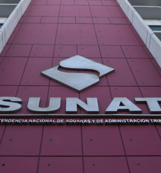 facturas falsas — Fachada de la sede de la Superintendencia Nacional de Aduanas y de Administración Tributaria (Sunat) en Perú. Foto de: Perú21
