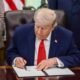 tregua Irán — Donald Trump en el Despacho Oval, donde prevé la firma de una tregua con Irán y la apertura del Estrecho de Ormuz. Foto de: ZUMA vía Europa Press