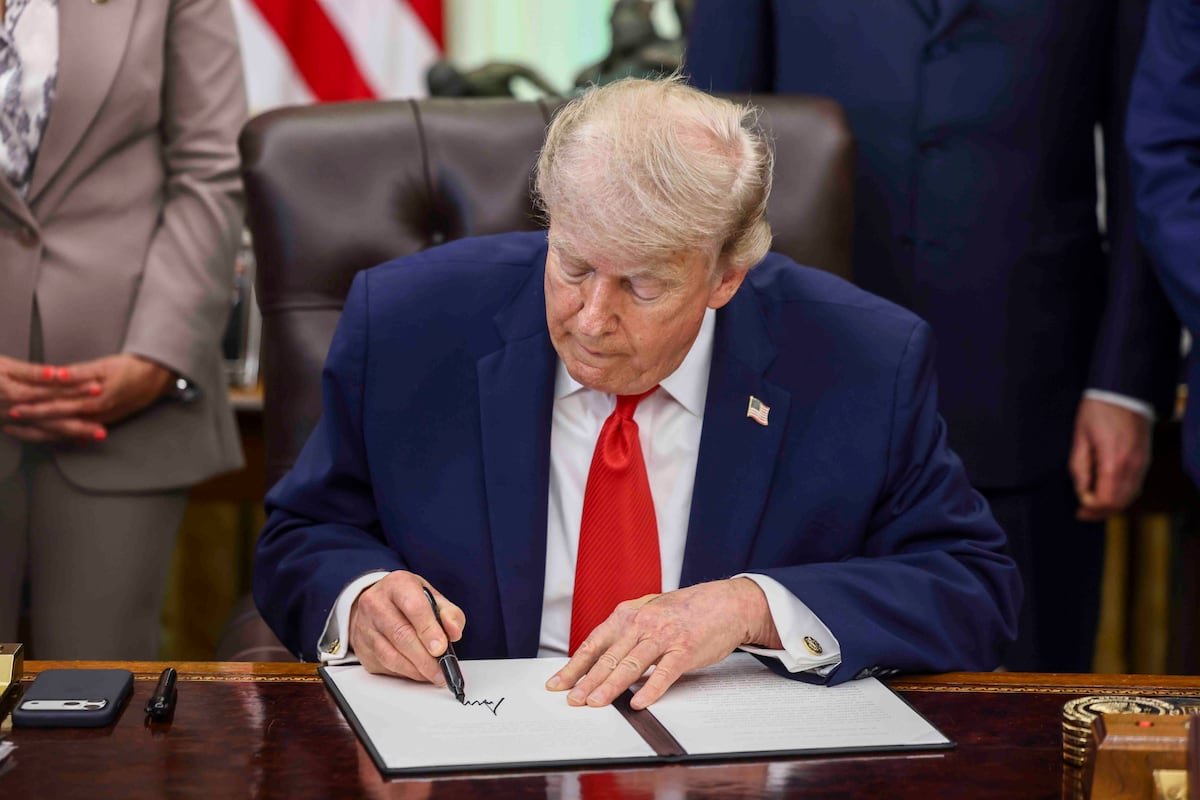 tregua Irán — Donald Trump en el Despacho Oval, donde prevé la firma de una tregua con Irán y la apertura del Estrecho de Ormuz. Foto de: ZUMA vía Europa Press