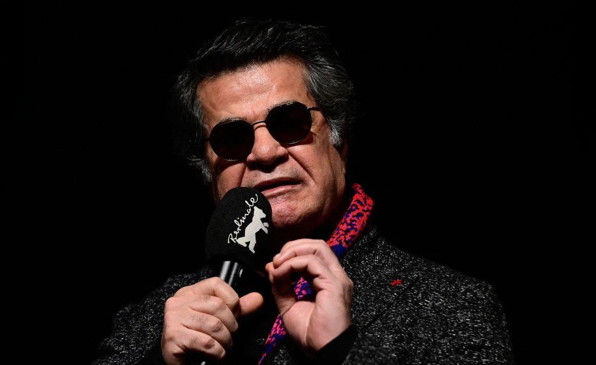 condena Jafar Panahi — El cineasta iraní Jafar Panahi es condenado a prisión tras años de restricciones por su activismo y obra artística. Foto de: La República