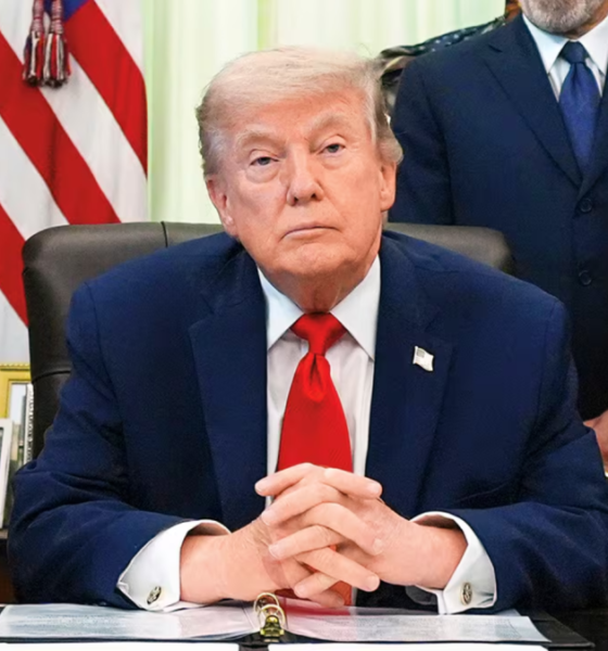 Donald Trump se muestra en una oficina oficial mientras advierte a Irán sobre las consecuencias de obtener armas nucleares. Foto de: Perú21