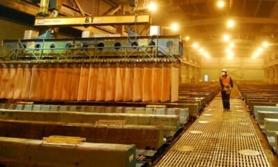 minerales críticos — Una planta de procesamiento de minerales ilustra la importancia estratégica del cobre y otros recursos críticos en el contexto de las políticas comerciales de EE.UU. Foto de: Gestión