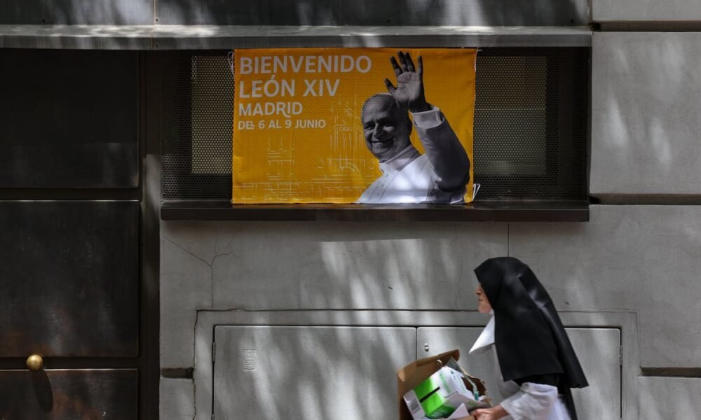 Vaticano sale paso — Imagen de la cobertura sobre El Vaticano sale al paso de la polémica con las víctimas de pederastia y confirm. Foto de: El País