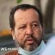 crisis humanitaria — Alí Rodríguez permanece en un hospital de La Guaira con la esperanza de encontrar a su hijo desaparecido tras el colapso de un edificio. Foto de: BBC Mundo