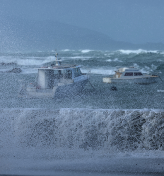 Wellington declara emergencia — Imagen de la cobertura sobre Nueva Zelanda evacúa a cientos de personas en su capital por olas de 11 metros. Foto de: Perú21