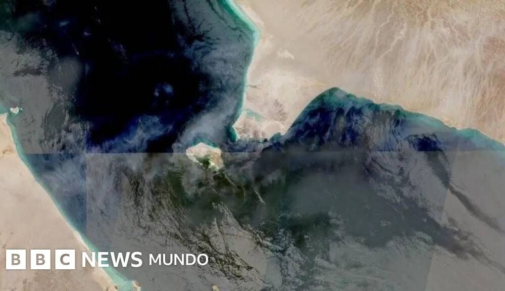 Vista satelital del estrecho de Bab el-Mandeb, una ruta marítima clave en el mar Rojo que los hutíes afirman haber cerrado. Foto de: Reuters