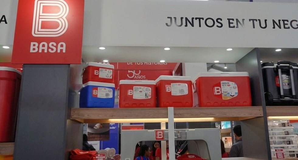 tercera planta industrial — Exhibición de productos de la marca BASA en un punto de venta. Foto de: Gestión