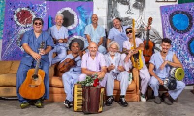 Bersuit Ver Vertex — Integrantes de la banda Bersuit posan con sus instrumentos musicales en un estudio artístico antes de su concierto en Lima. Foto de: Perú21