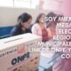 Personas en un centro de votación con una urna de la ONPE para las elecciones regionales y municipales. Foto de: Gestión