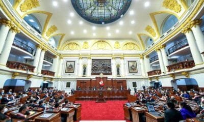 Congresistas peruanos sesionan en el recinto del Congreso de la República para deliberar sobre el crédito suplementario solicitado por el Ejecutivo. Foto de: Perú21