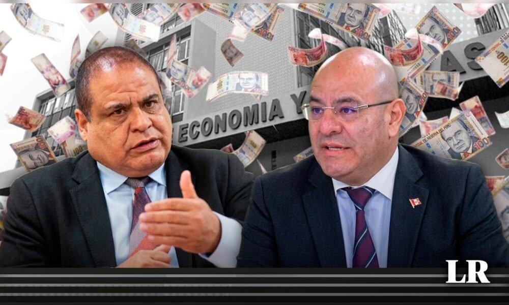 Carlos Díaz — Funcionarios del sector económico en una reunión sobre la gestión de contratos y el manejo de fondos públicos. Foto de: LR