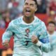 gol penalti — Cristiano Ronaldo celebra con euforia tras anotar el gol que igualó el marcador ante Croacia. Foto de: FIFA